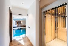 Hotel Chrys - Fahrstuhl Wellnessbereich